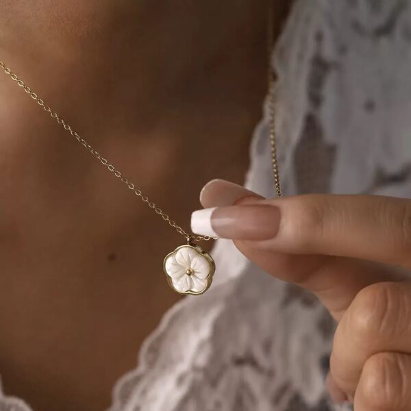 WhatsApp Image 2026-05-16 at 17.14.18 Collier Éclosion